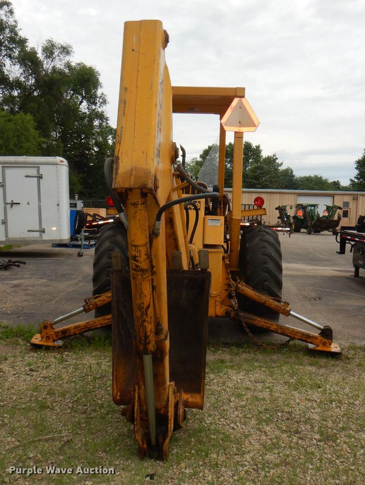 image for item DG4758 Case 480B backhoe