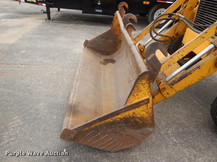 image for item DG4758 Case 480B backhoe