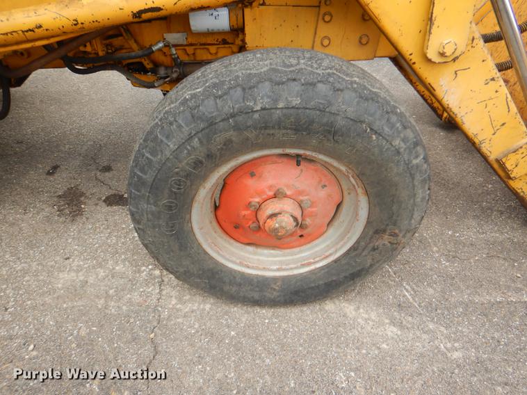 image for item DG4758 Case 480B backhoe