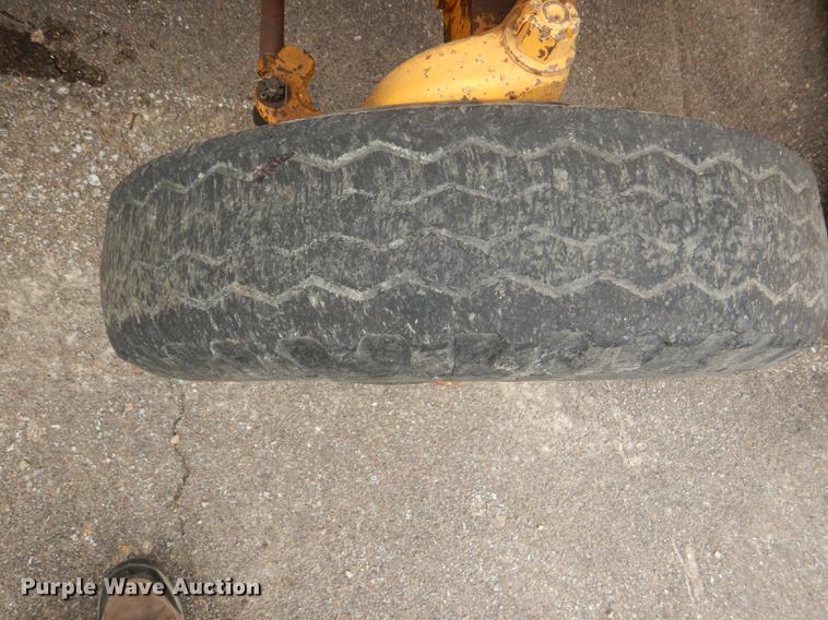 image for item DG4758 Case 480B backhoe