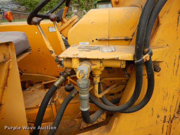 image for item DG4758 Case 480B backhoe