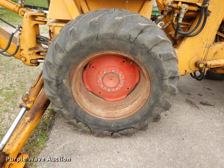 image for item DG4758 Case 480B backhoe