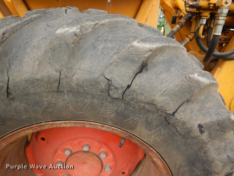 image for item DG4758 Case 480B backhoe