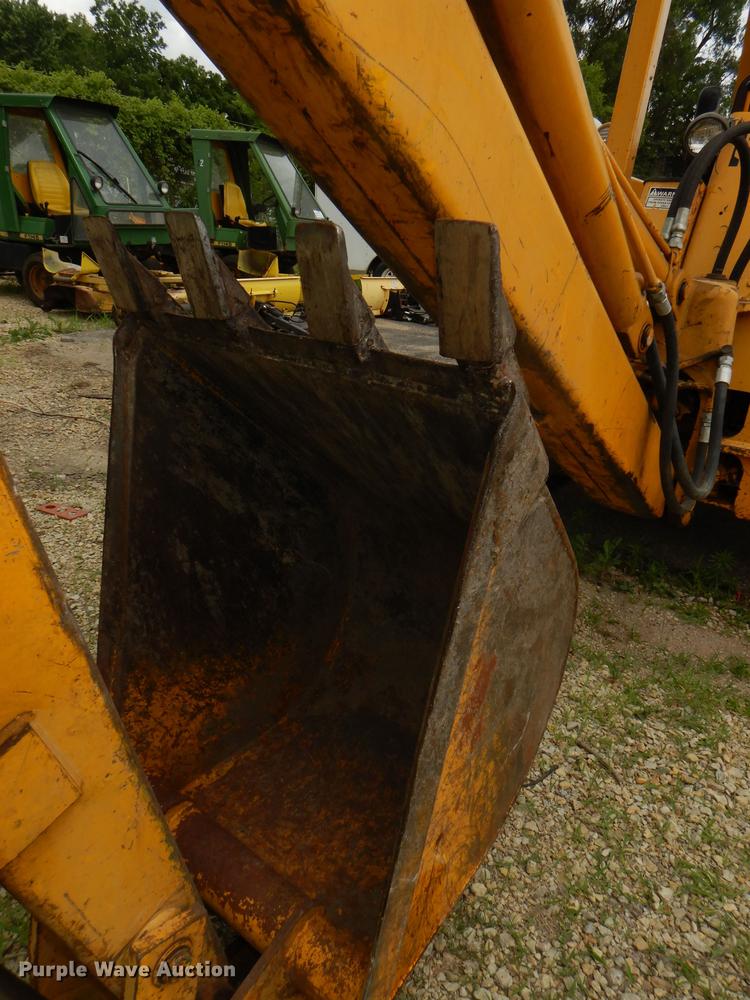 image for item DG4758 Case 480B backhoe