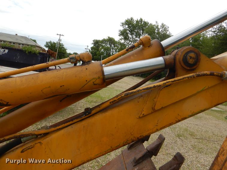 image for item DG4758 Case 480B backhoe