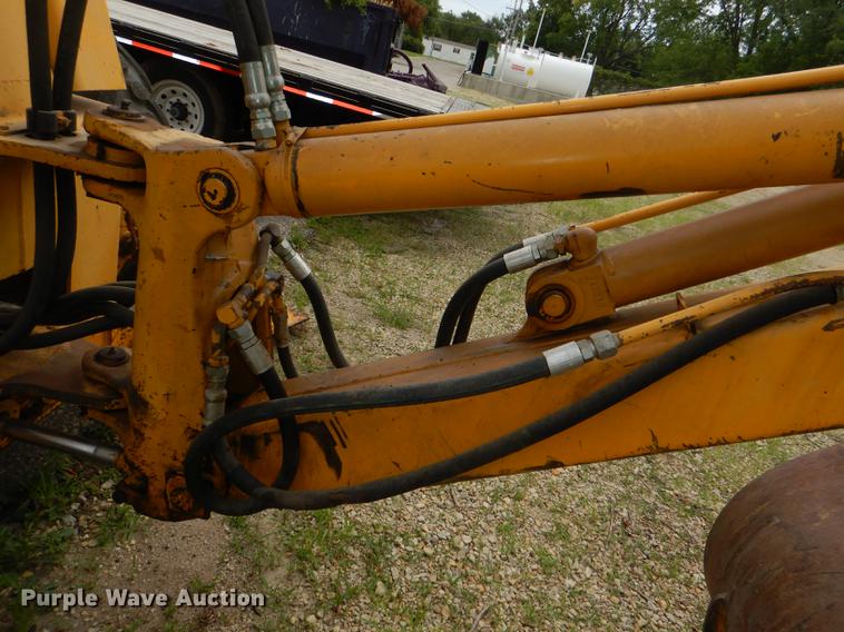 image for item DG4758 Case 480B backhoe