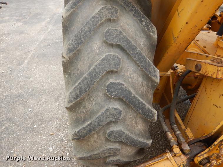 image for item DG4758 Case 480B backhoe