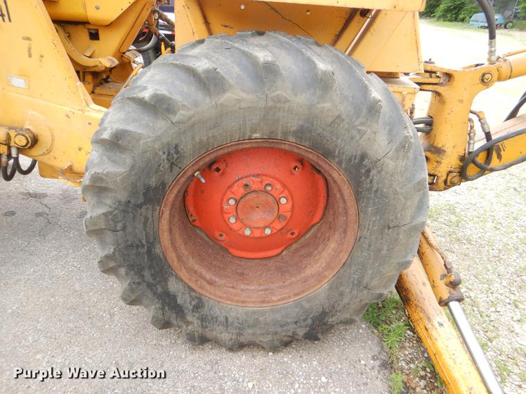 image for item DG4758 Case 480B backhoe