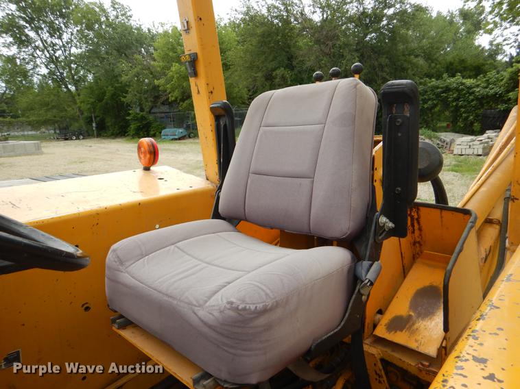 image for item DG4758 Case 480B backhoe
