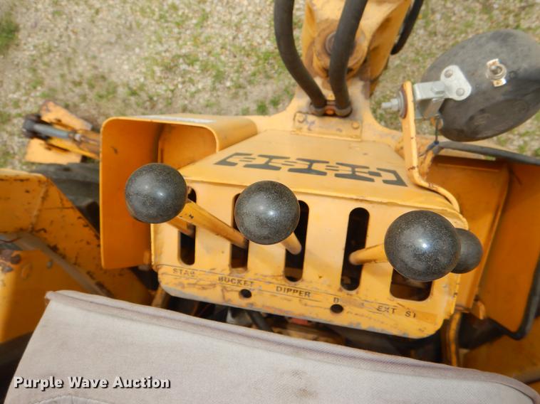 image for item DG4758 Case 480B backhoe
