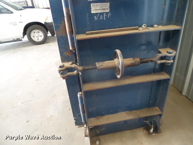 image for item EQ9094 1997 Cram-a-lot 72-HD-LU vertical recycling baler