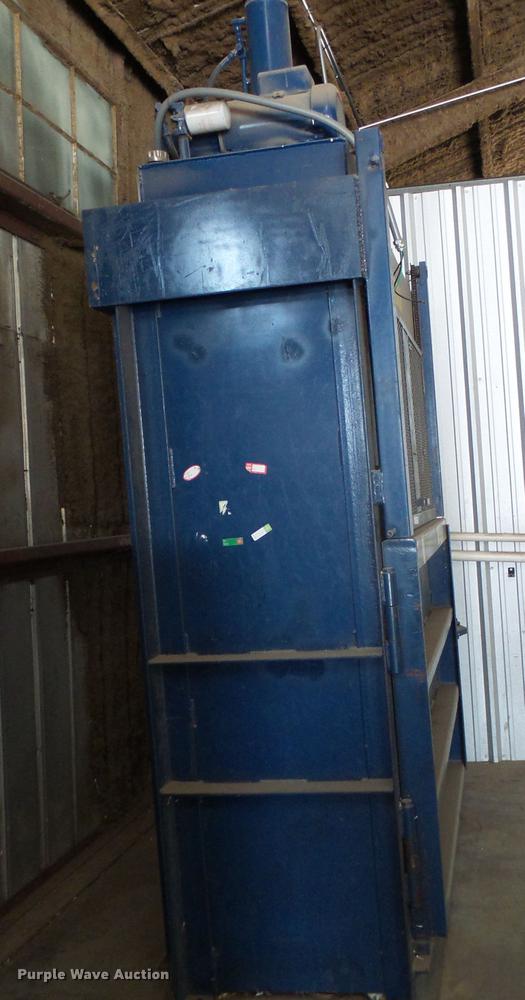 image for item EQ9096 2000 Cram-a-lot DBR-60-LU vertical recycling baler