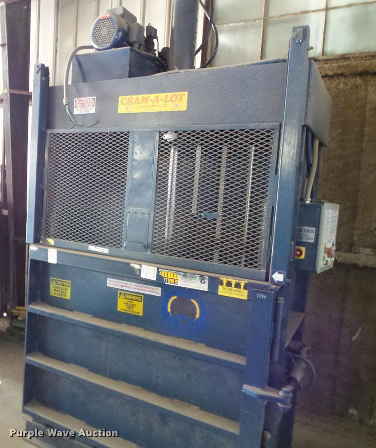 image for item EQ9096 2000 Cram-a-lot DBR-60-LU vertical recycling baler