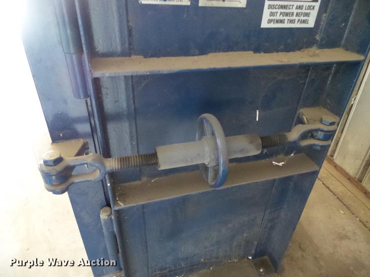 image for item EQ9096 2000 Cram-a-lot DBR-60-LU vertical recycling baler