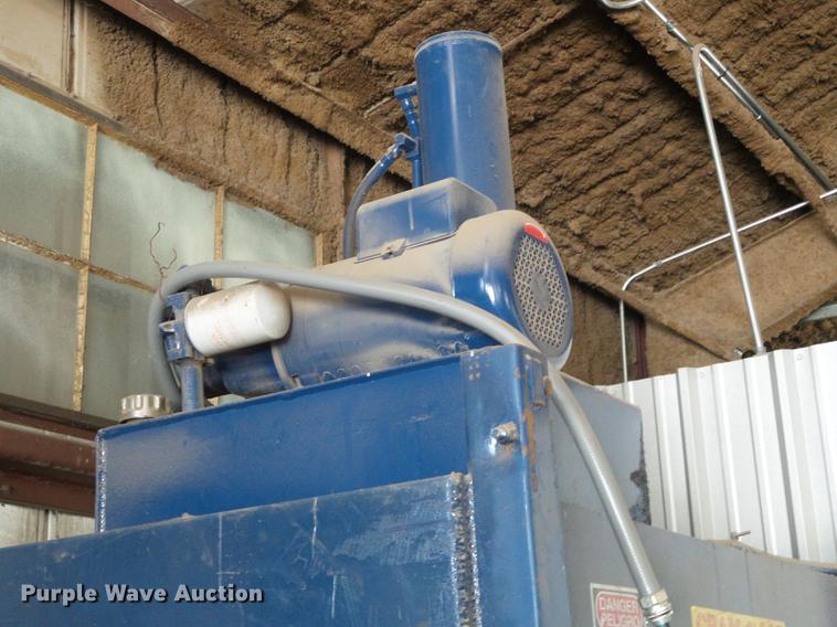 image for item EQ9096 2000 Cram-a-lot DBR-60-LU vertical recycling baler