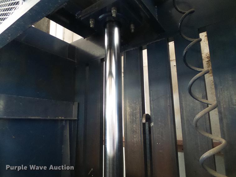 image for item EQ9096 2000 Cram-a-lot DBR-60-LU vertical recycling baler