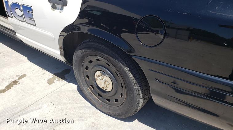 image for item EU9804 2005 Ford Crown Victoria Police Interceptor