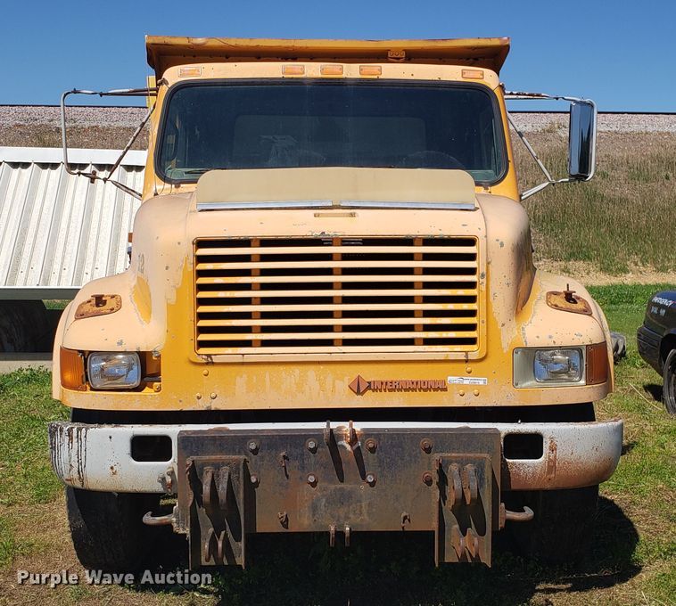 image for item EU9816 1990 International 4900 dump truck