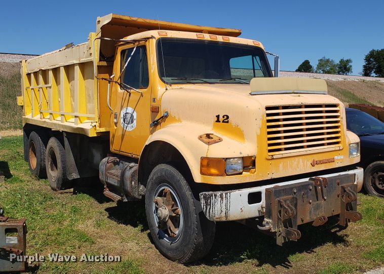 image for item EU9816 1990 International 4900 dump truck