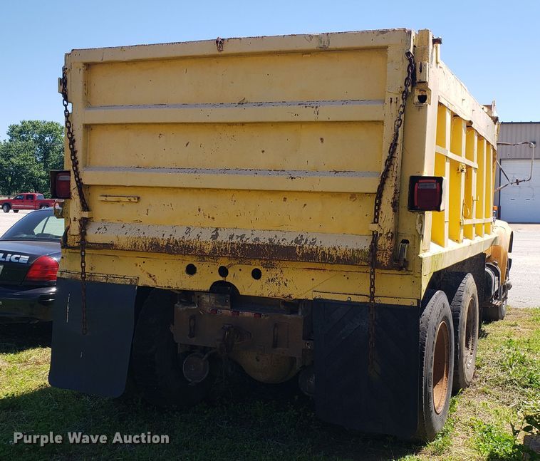 image for item EU9816 1990 International 4900 dump truck