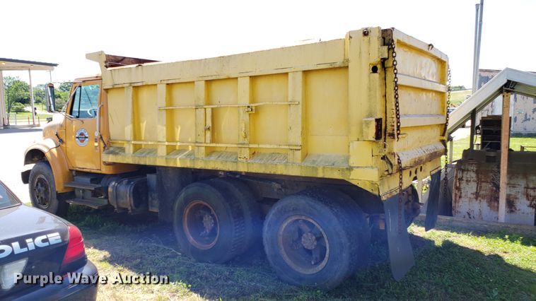 image for item EU9816 1990 International 4900 dump truck