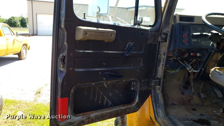 image for item EU9816 1990 International 4900 dump truck