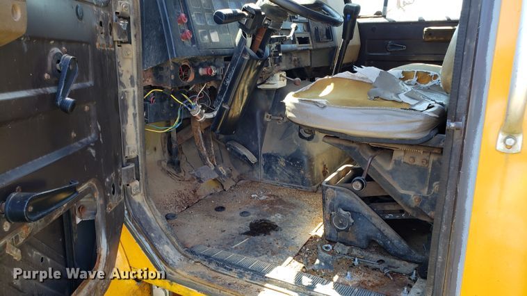 image for item EU9816 1990 International 4900 dump truck