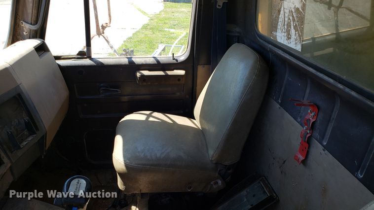 image for item EU9816 1990 International 4900 dump truck