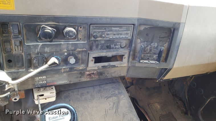 image for item EU9816 1990 International 4900 dump truck