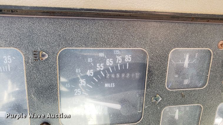 image for item EU9816 1990 International 4900 dump truck