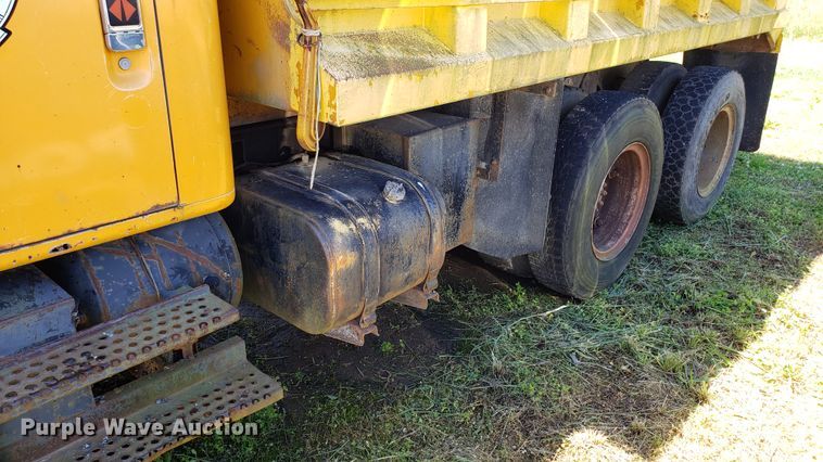 image for item EU9816 1990 International 4900 dump truck