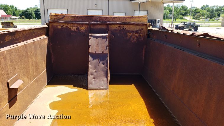 image for item EU9816 1990 International 4900 dump truck