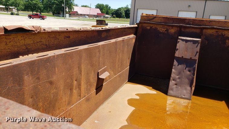 image for item EU9816 1990 International 4900 dump truck