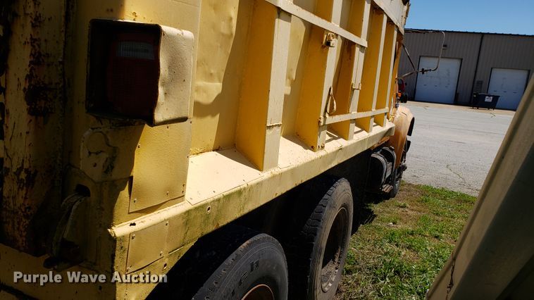 image for item EU9816 1990 International 4900 dump truck