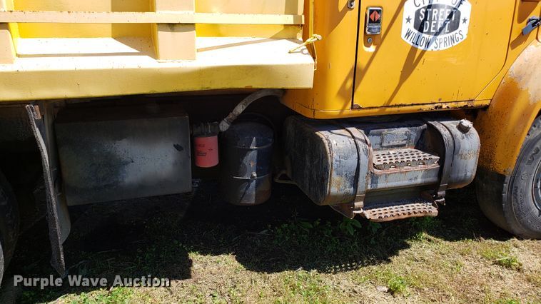 image for item EU9816 1990 International 4900 dump truck