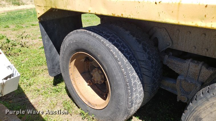 image for item EU9816 1990 International 4900 dump truck