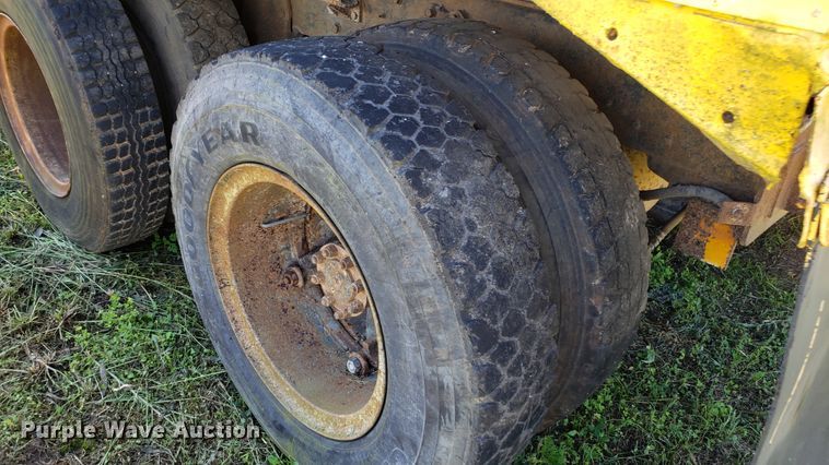 image for item EU9816 1990 International 4900 dump truck