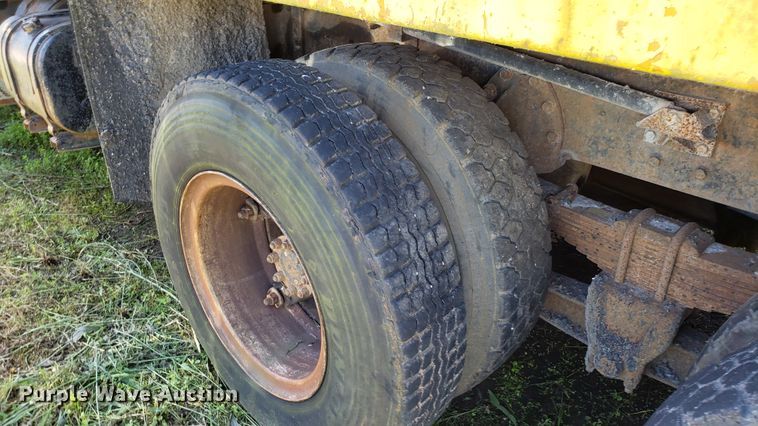 image for item EU9816 1990 International 4900 dump truck