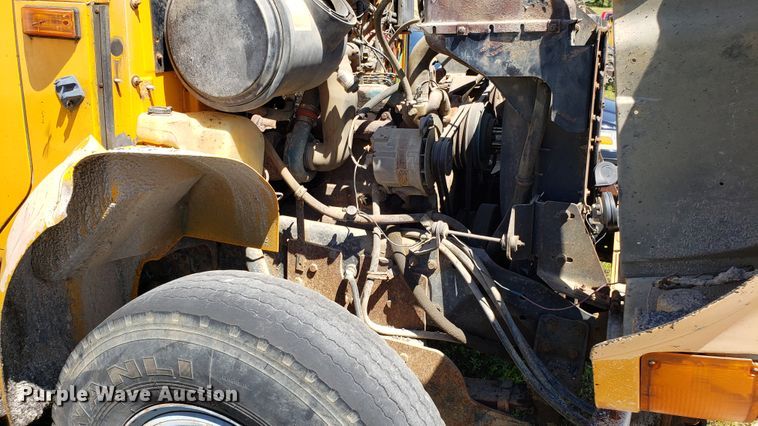 image for item EU9816 1990 International 4900 dump truck