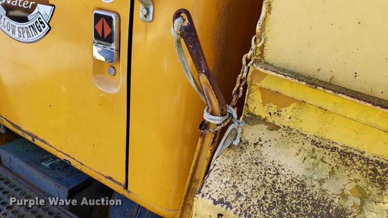 image for item EU9816 1990 International 4900 dump truck