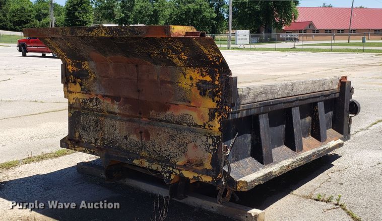 image for item EU9827 9'L x 8'W dump bed