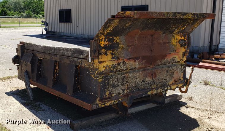 image for item EU9827 9'L x 8'W dump bed