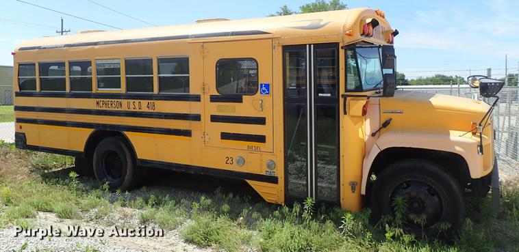 image for item FH9919 1995 Chevrolet B7 Blue Bird school bus