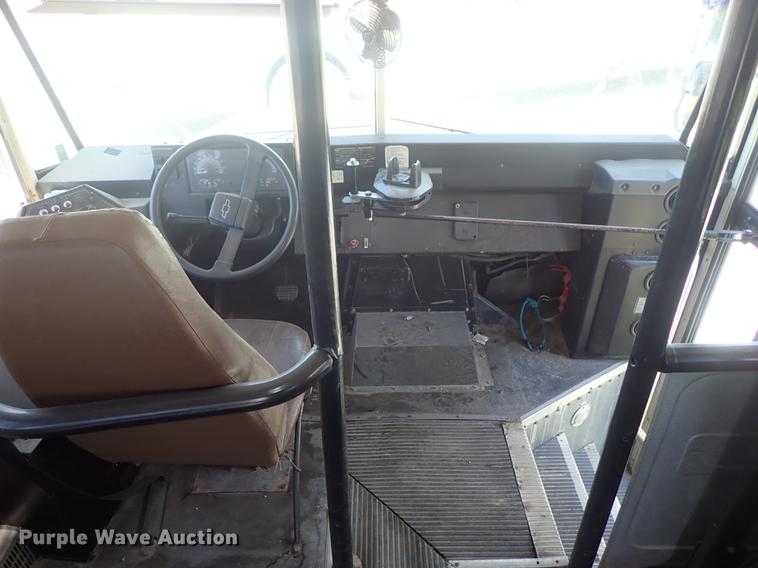 image for item FH9919 1995 Chevrolet B7 Blue Bird school bus