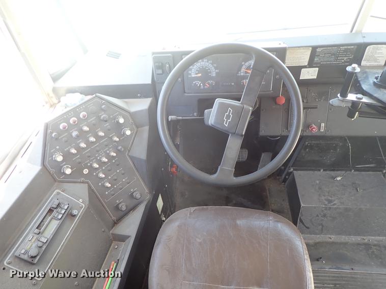 image for item FH9919 1995 Chevrolet B7 Blue Bird school bus