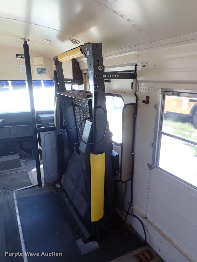 image for item FH9919 1995 Chevrolet B7 Blue Bird school bus