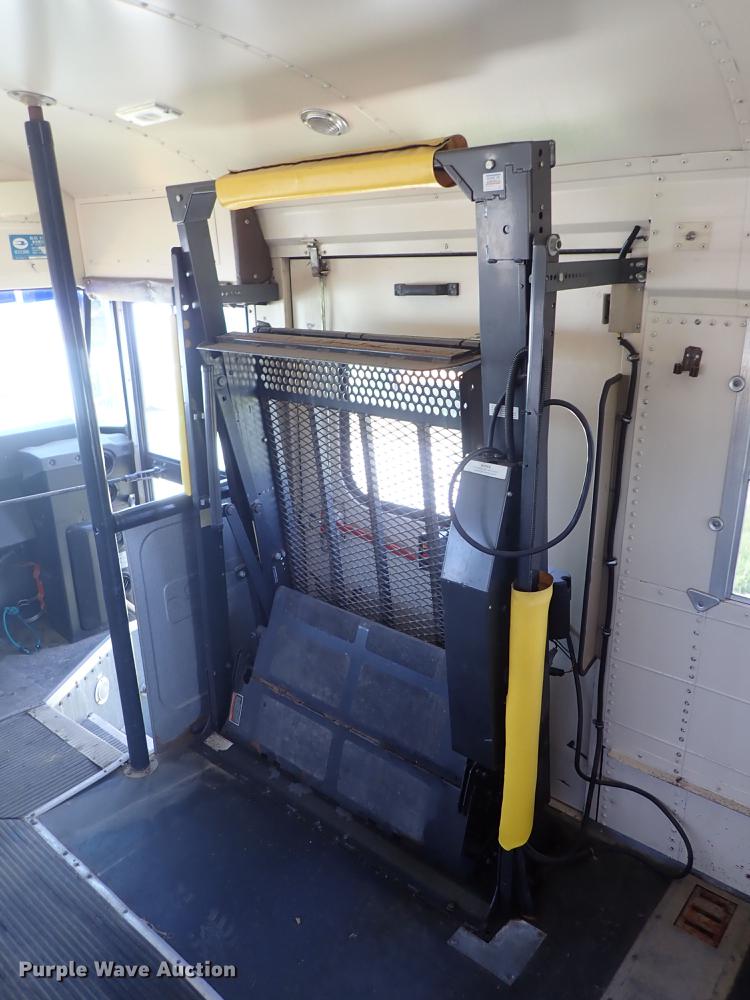 image for item FH9919 1995 Chevrolet B7 Blue Bird school bus