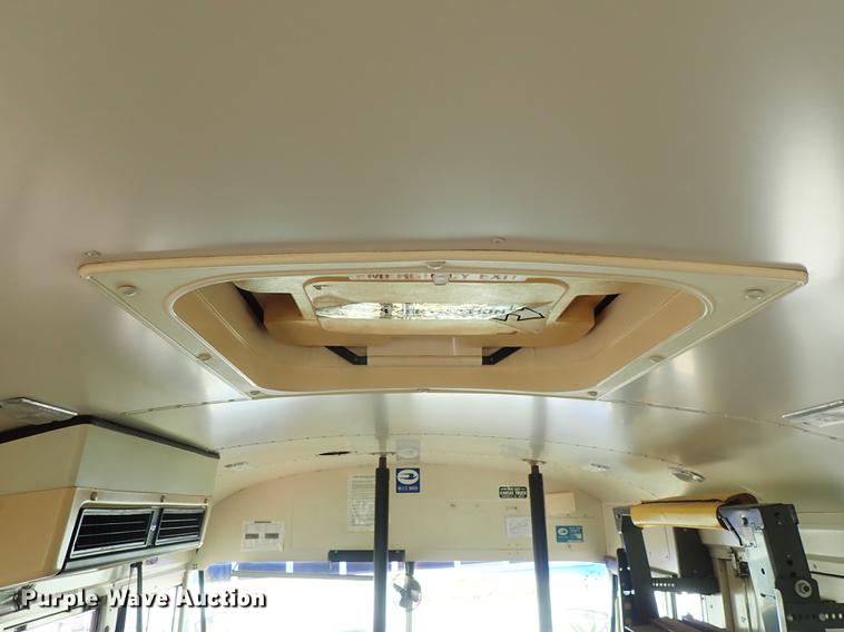 image for item FH9919 1995 Chevrolet B7 Blue Bird school bus