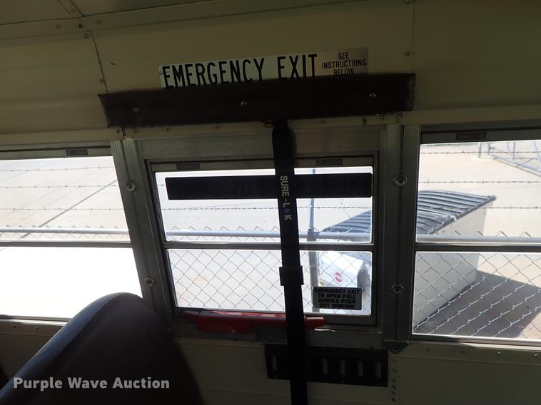 image for item FH9919 1995 Chevrolet B7 Blue Bird school bus