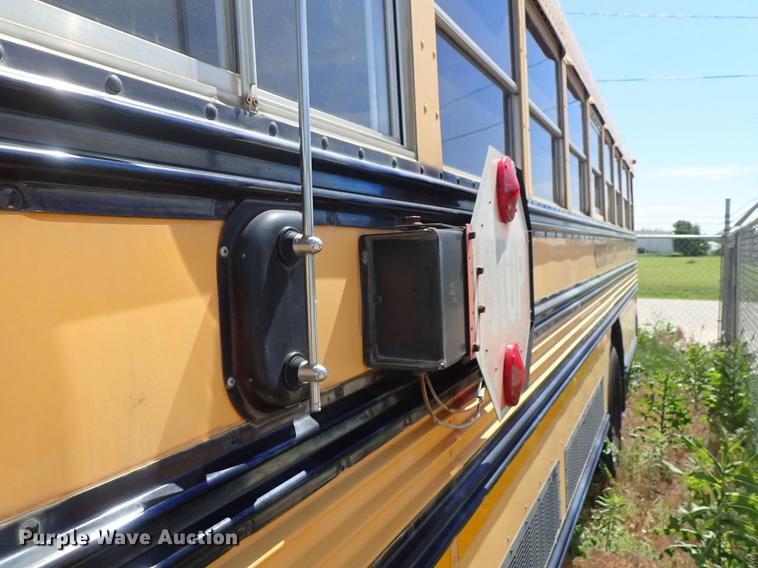 image for item FH9919 1995 Chevrolet B7 Blue Bird school bus